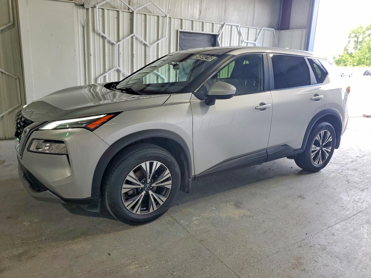Salvage Nissan Rogue Image