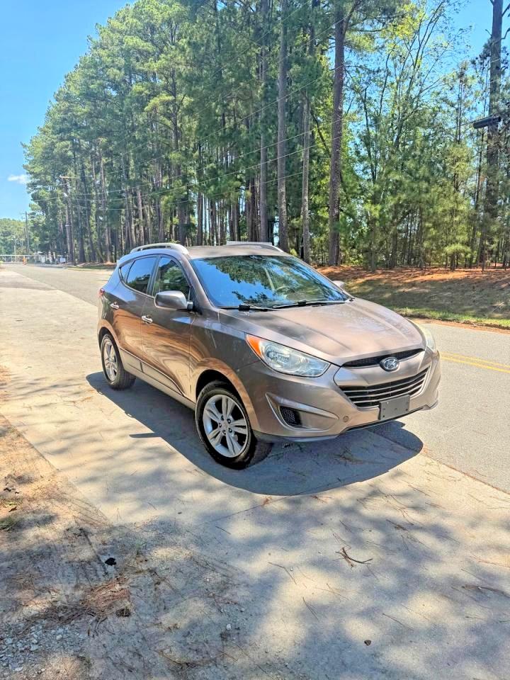 Salvage Hyundai TUCSON Image