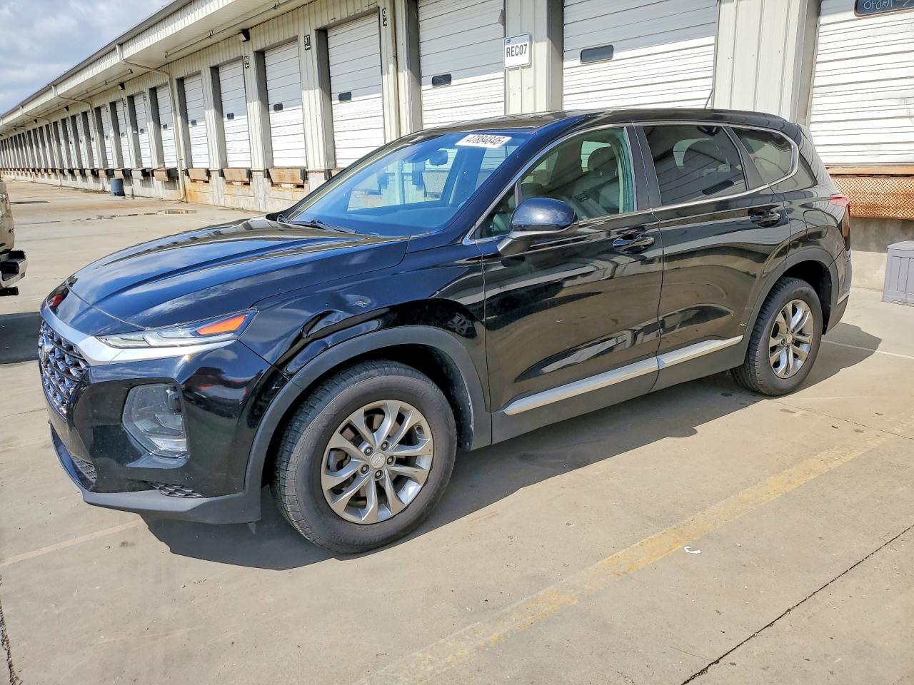 Salvage Hyundai SANTA FE Image
