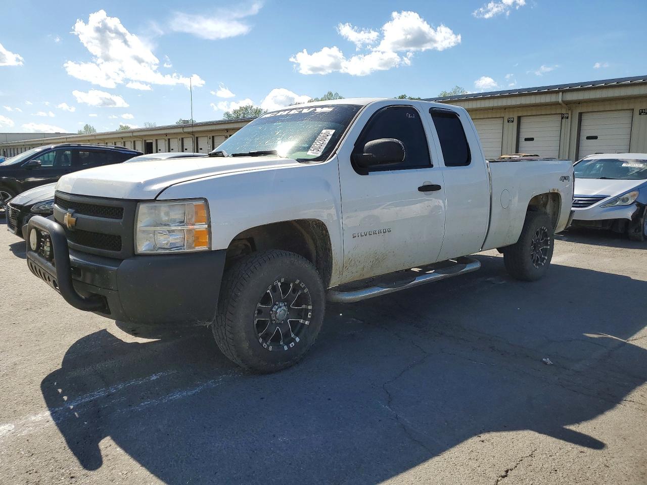 Salvage Chevrolet Silverado Image