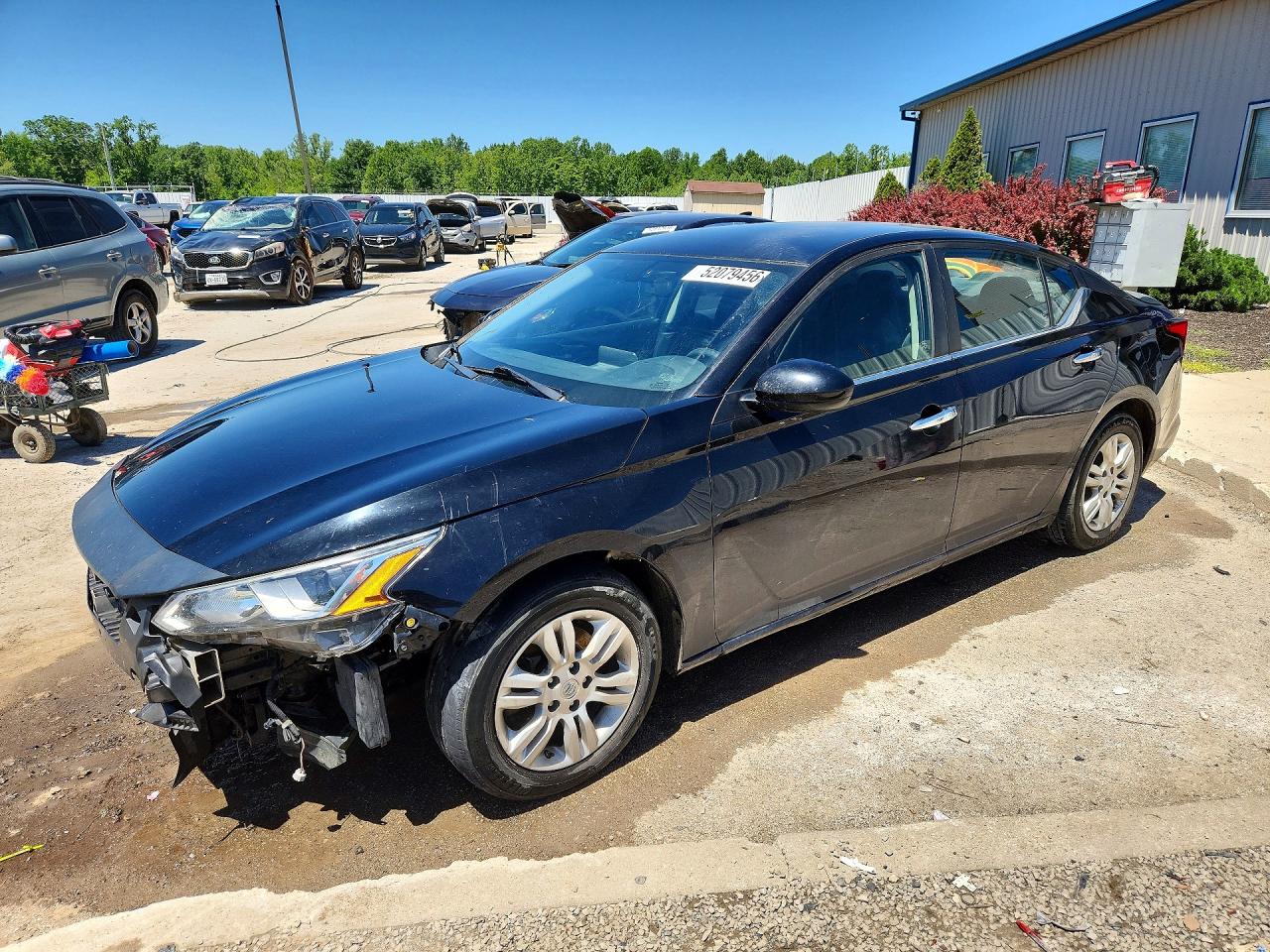 Salvage Nissan Altima Image