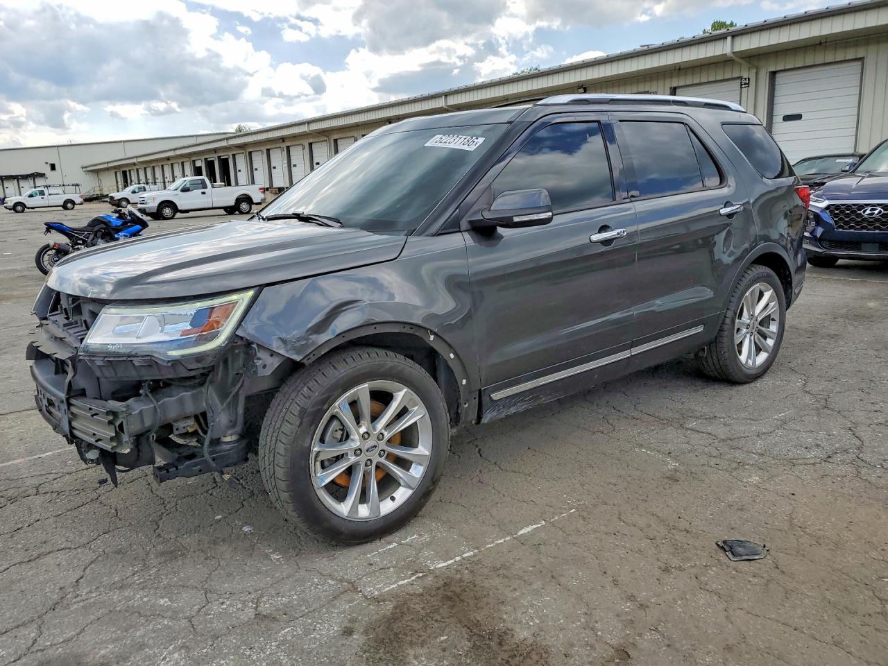 Salvage Ford Explorer Image