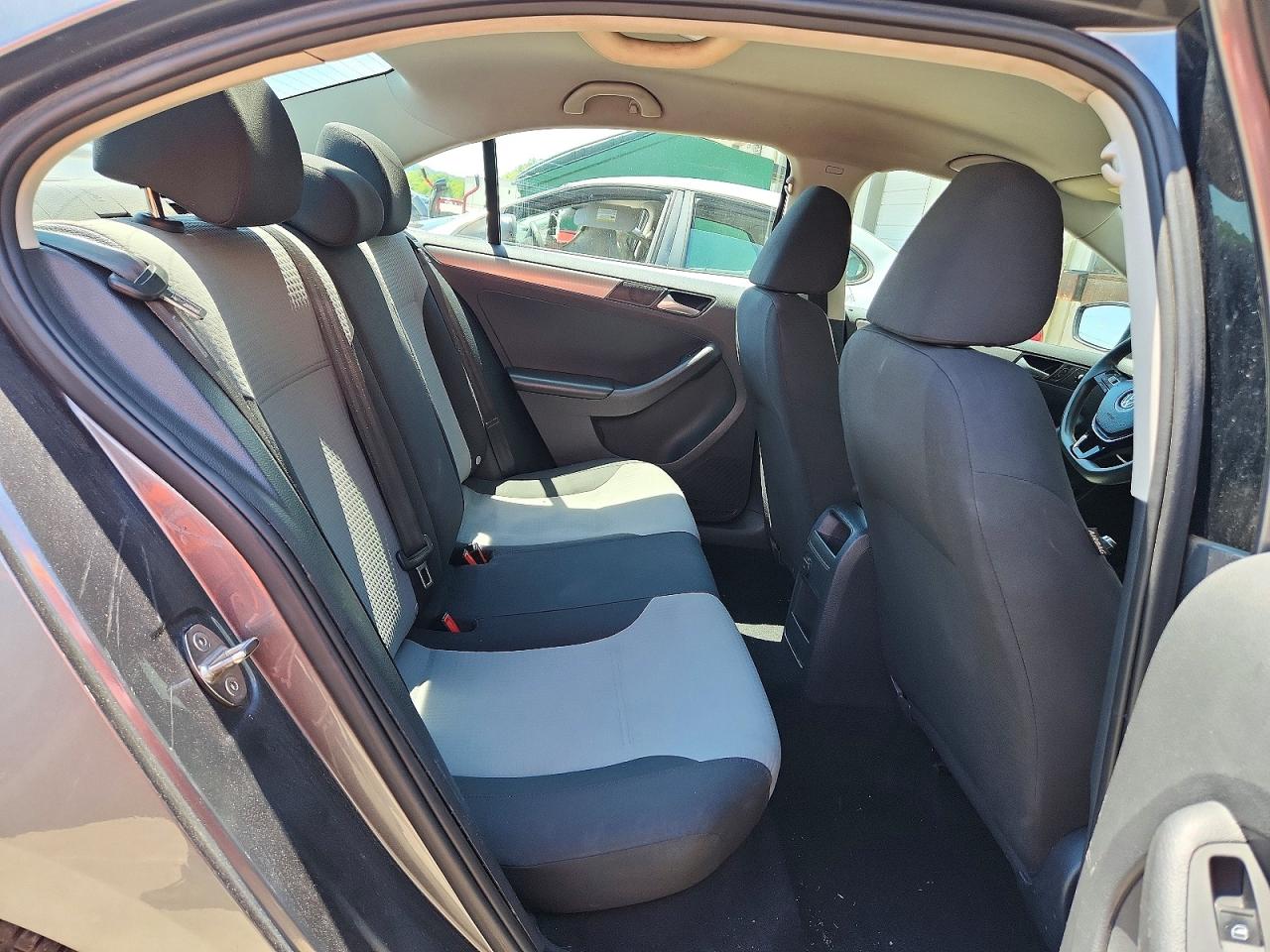 Volkswagen Jetta S