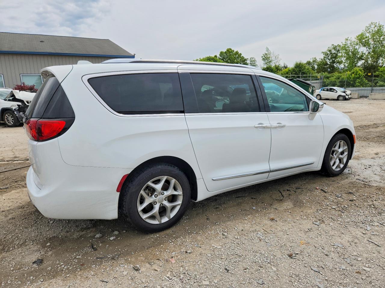 Chrysler Pacifica Limited