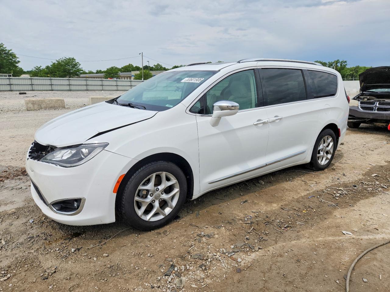 Salvage Chrysler Pacifica Image