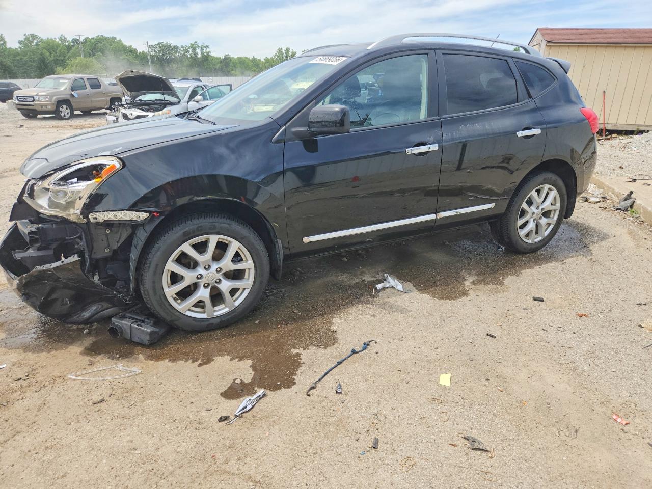 Salvage Nissan Rogue Image