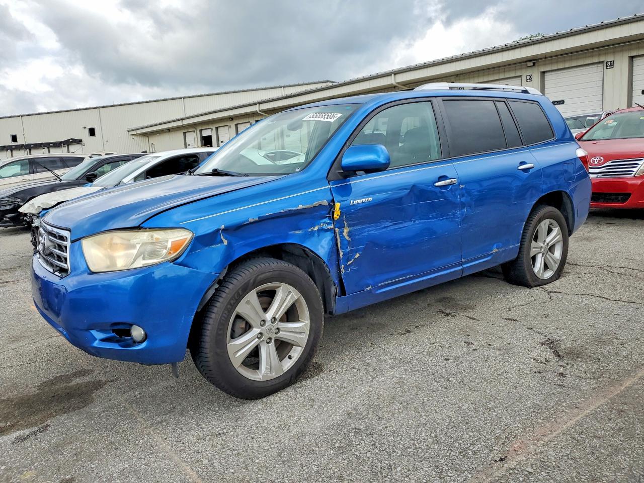 Salvage Toyota Highlander Image