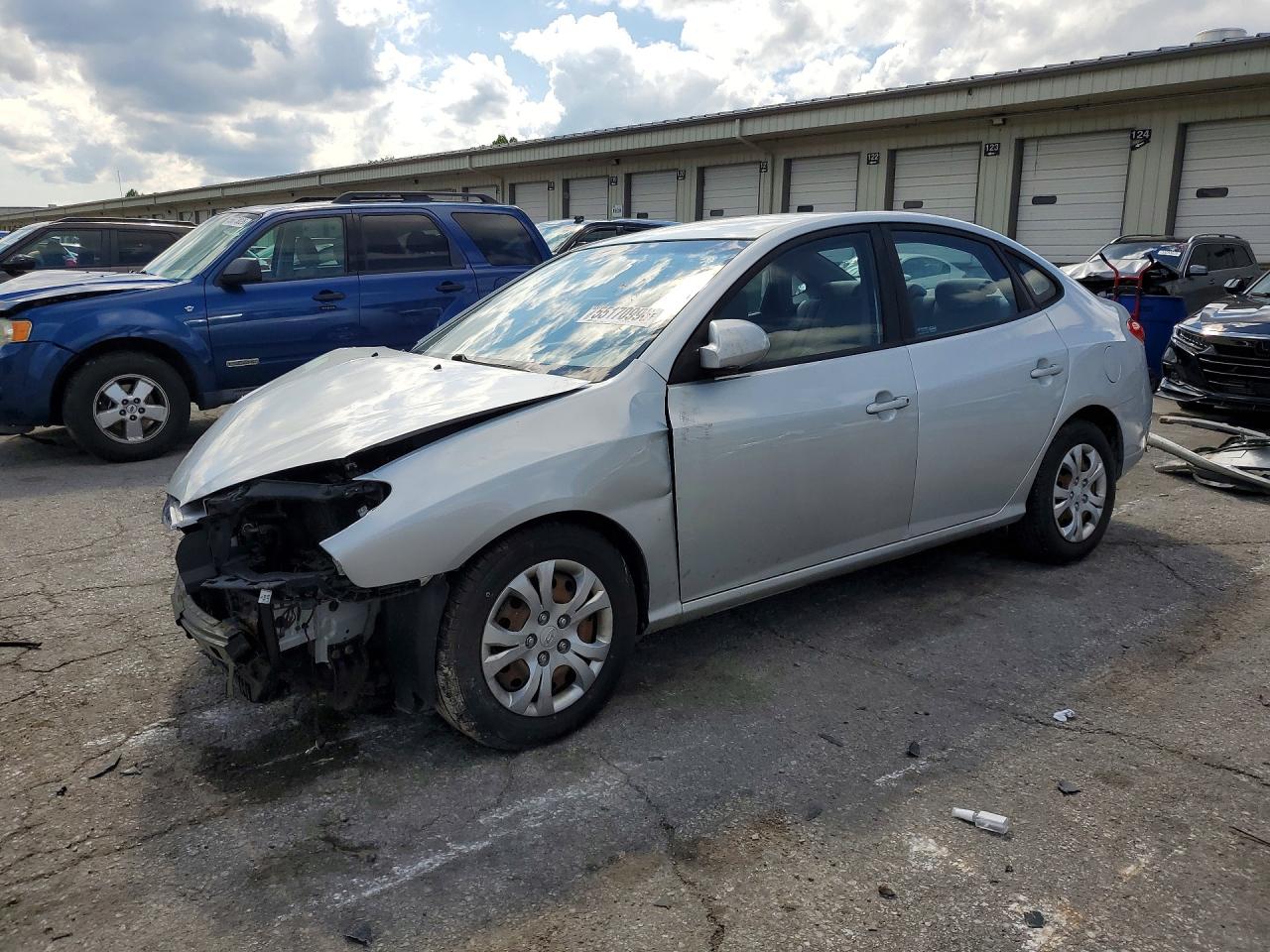 Salvage Hyundai ELANTRA Image