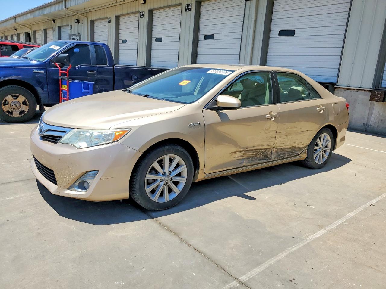 Salvage Toyota Camry Image