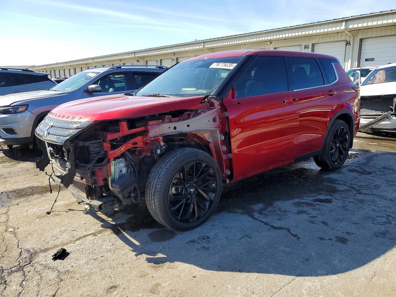 Salvage Mitsubishi Outlander Image