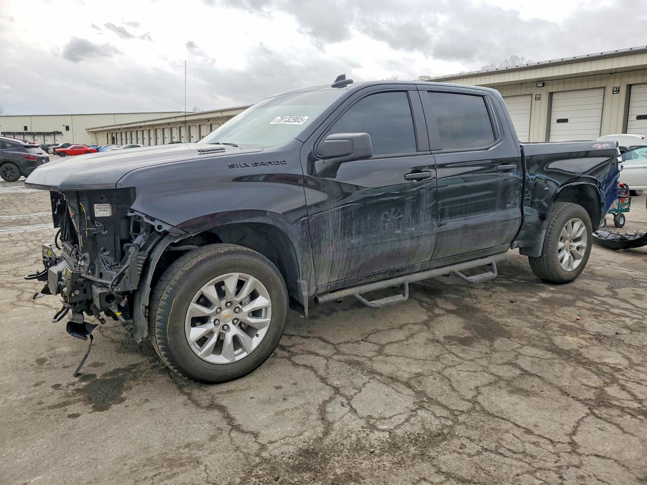 Salvage Chevrolet Silverado Image