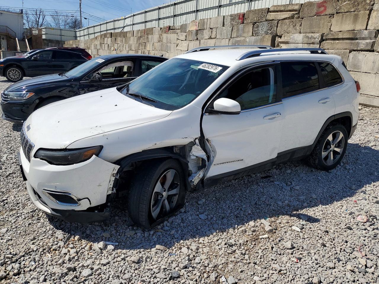 Salvage Jeep Cherokee Image