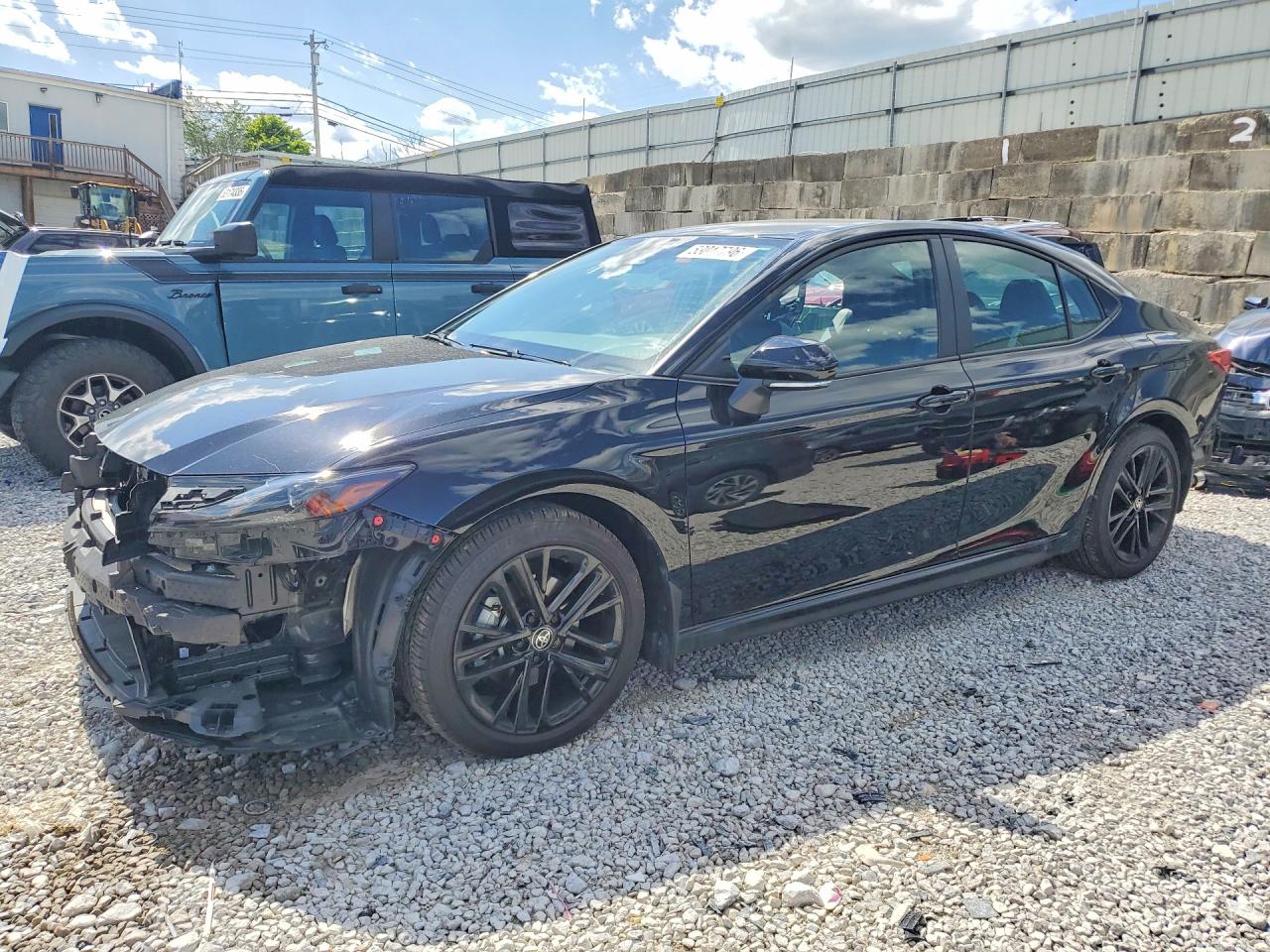 Salvage Toyota Camry Image