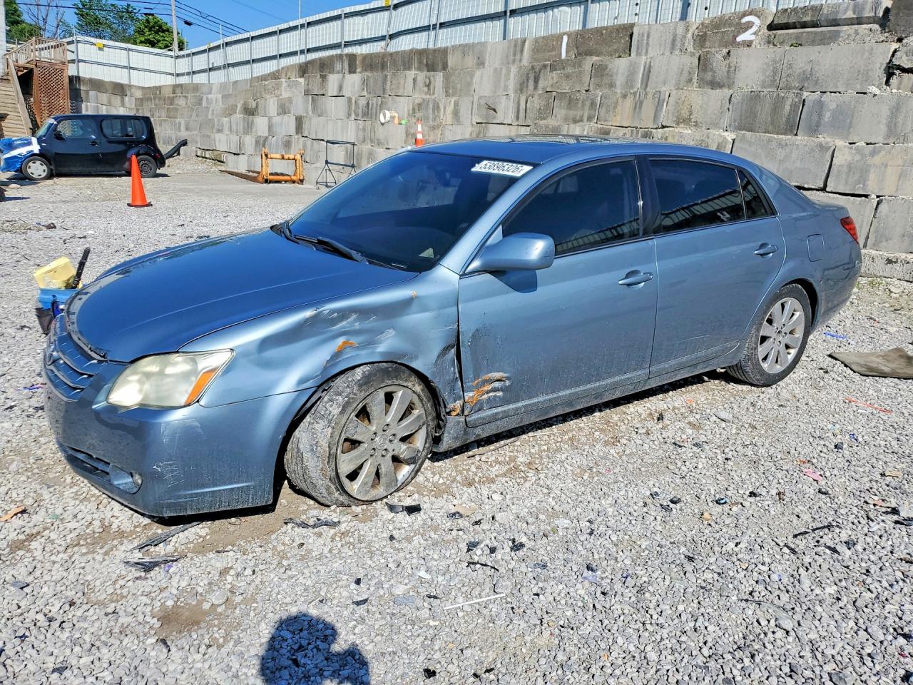 Salvage Toyota Avalon Image