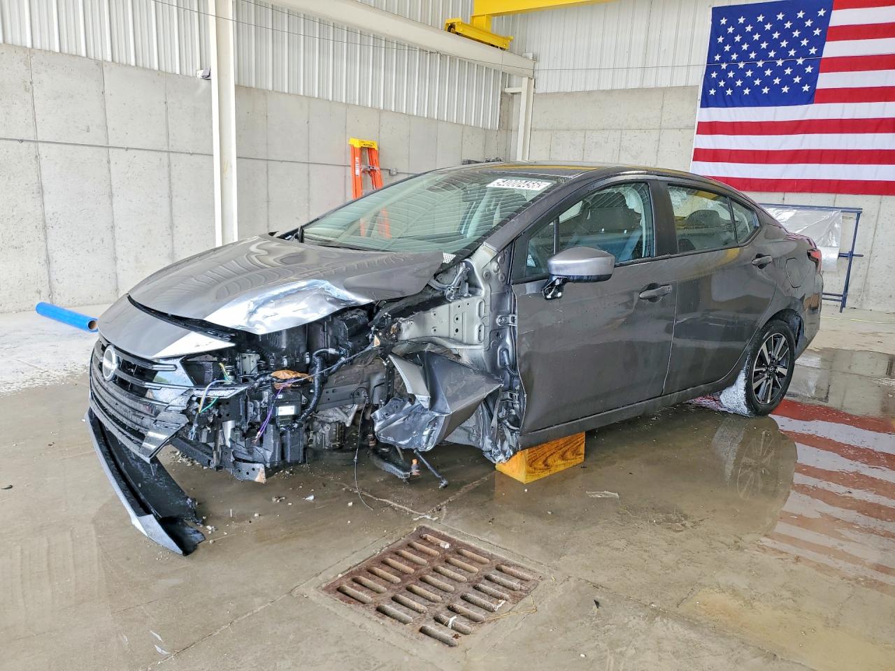 Salvage Nissan Versa Image