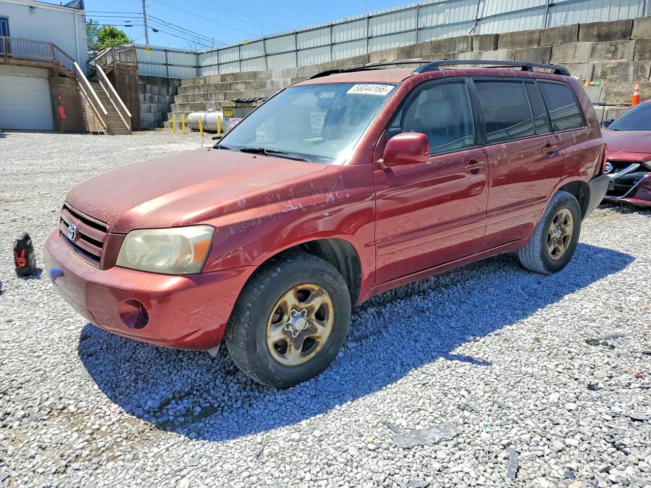 Salvage Toyota Highlander Image
