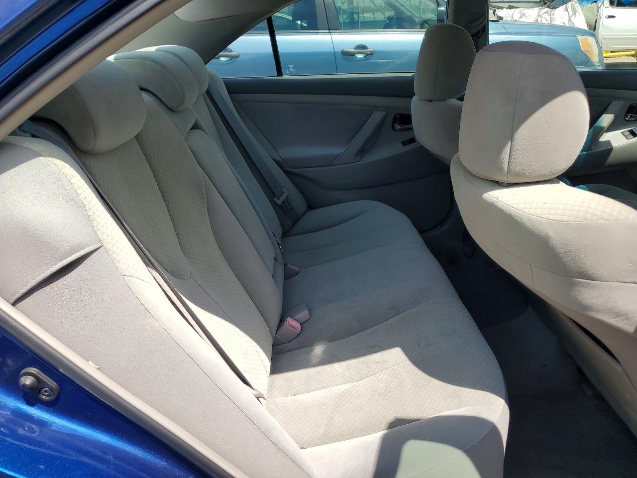 Toyota Camry Le V6