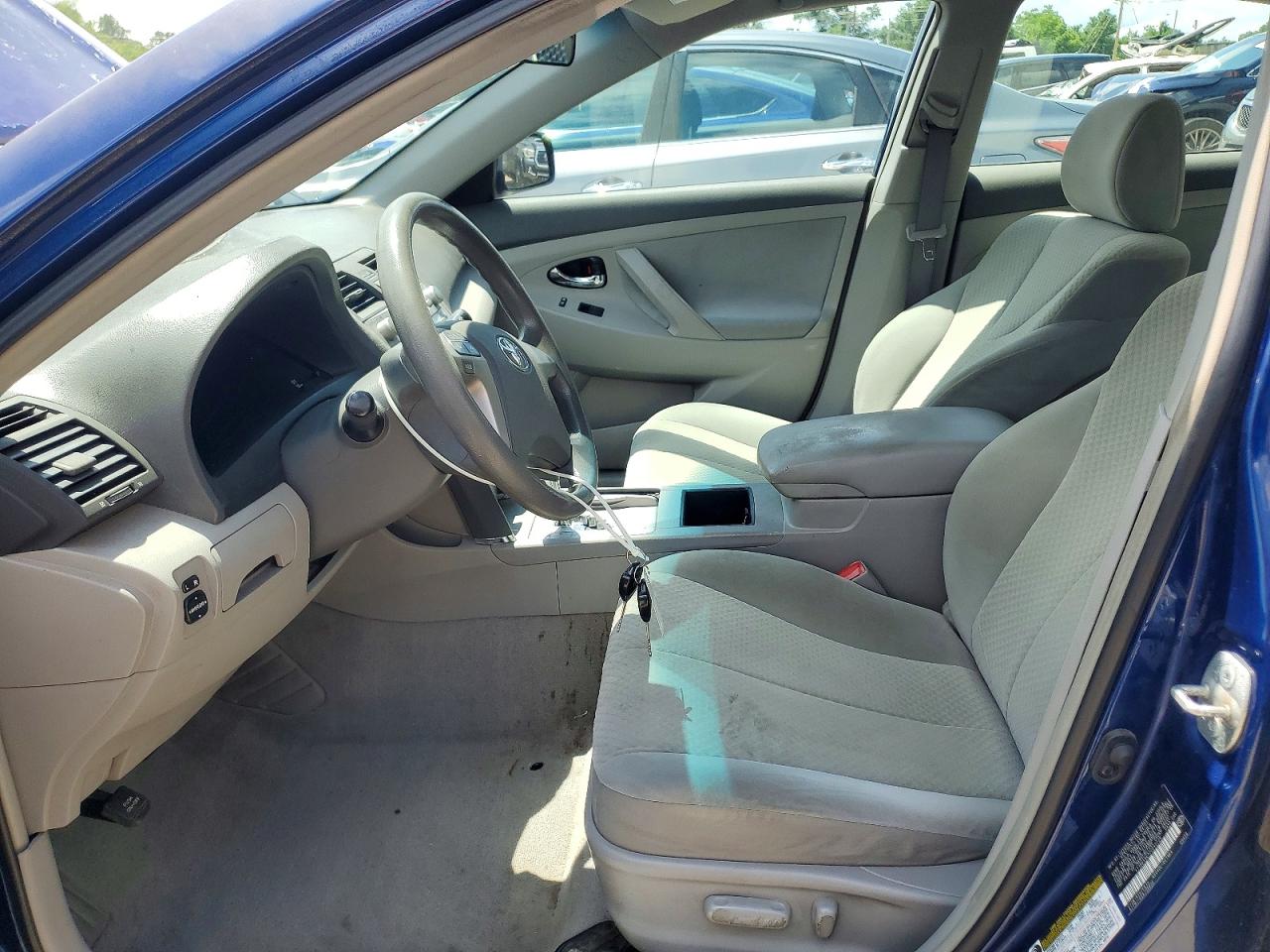 Toyota Camry Le V6