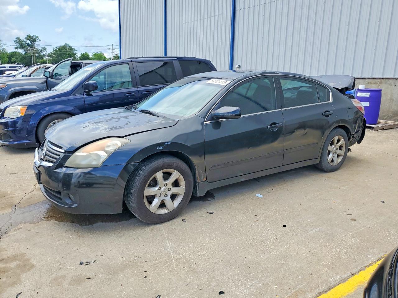 Salvage Nissan Altima Image