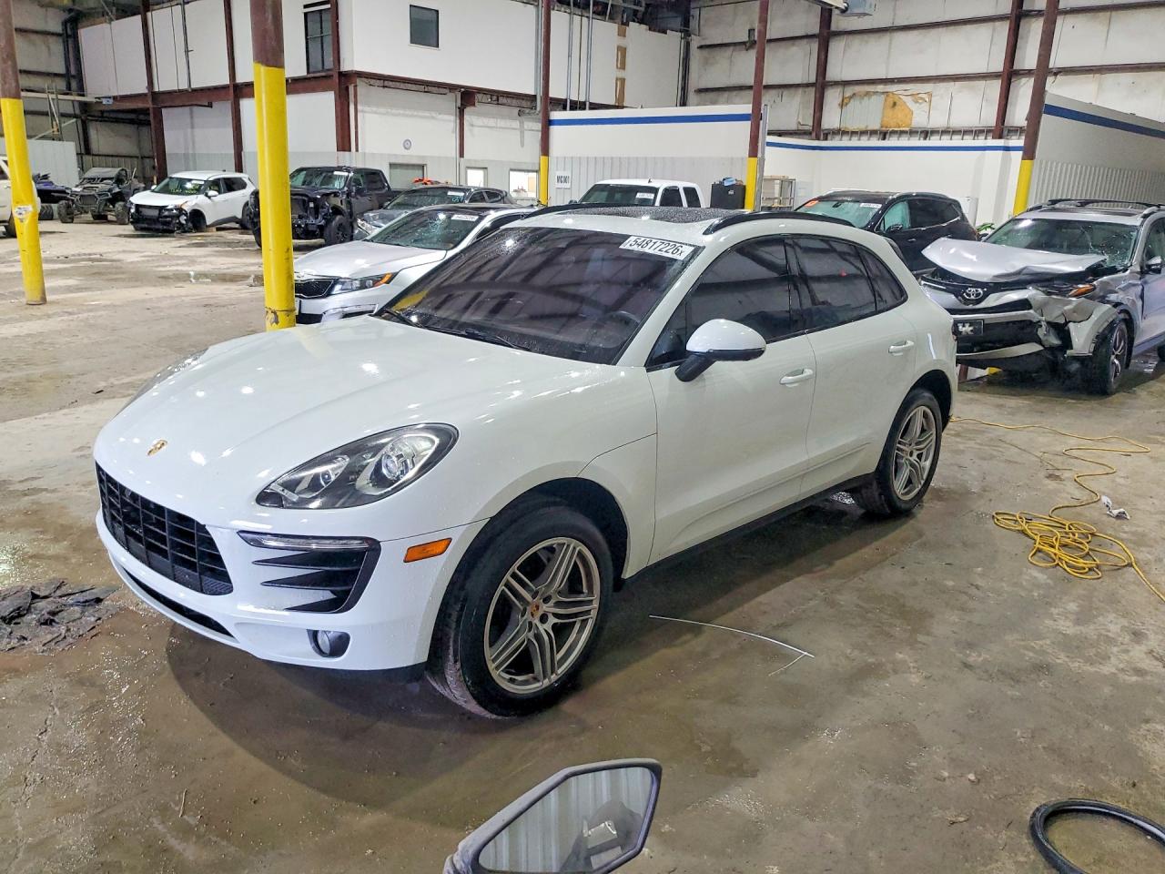 Salvage Porsche Macan Image