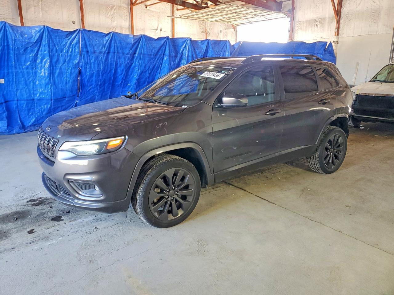Salvage Jeep Cherokee Image