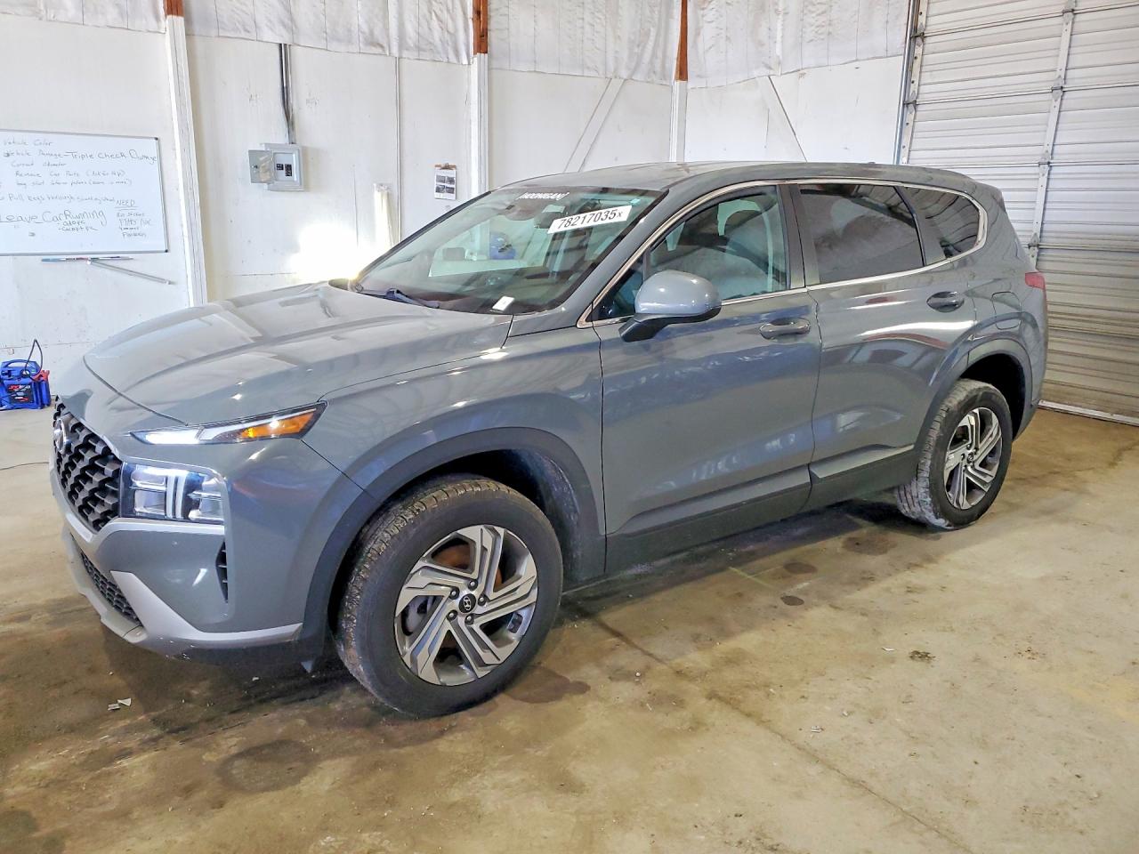 Salvage Hyundai SANTA FE Image