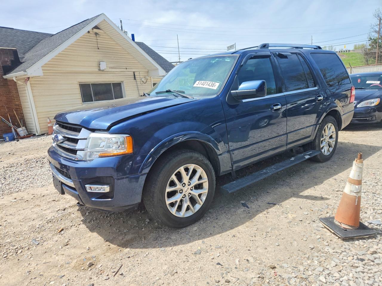 Salvage Ford Expedition Image