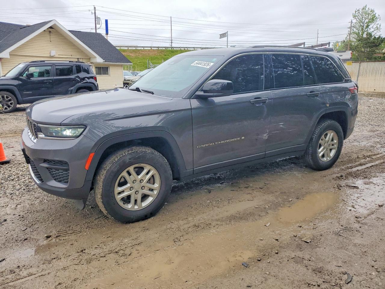 Salvage Jeep Cherokee Image