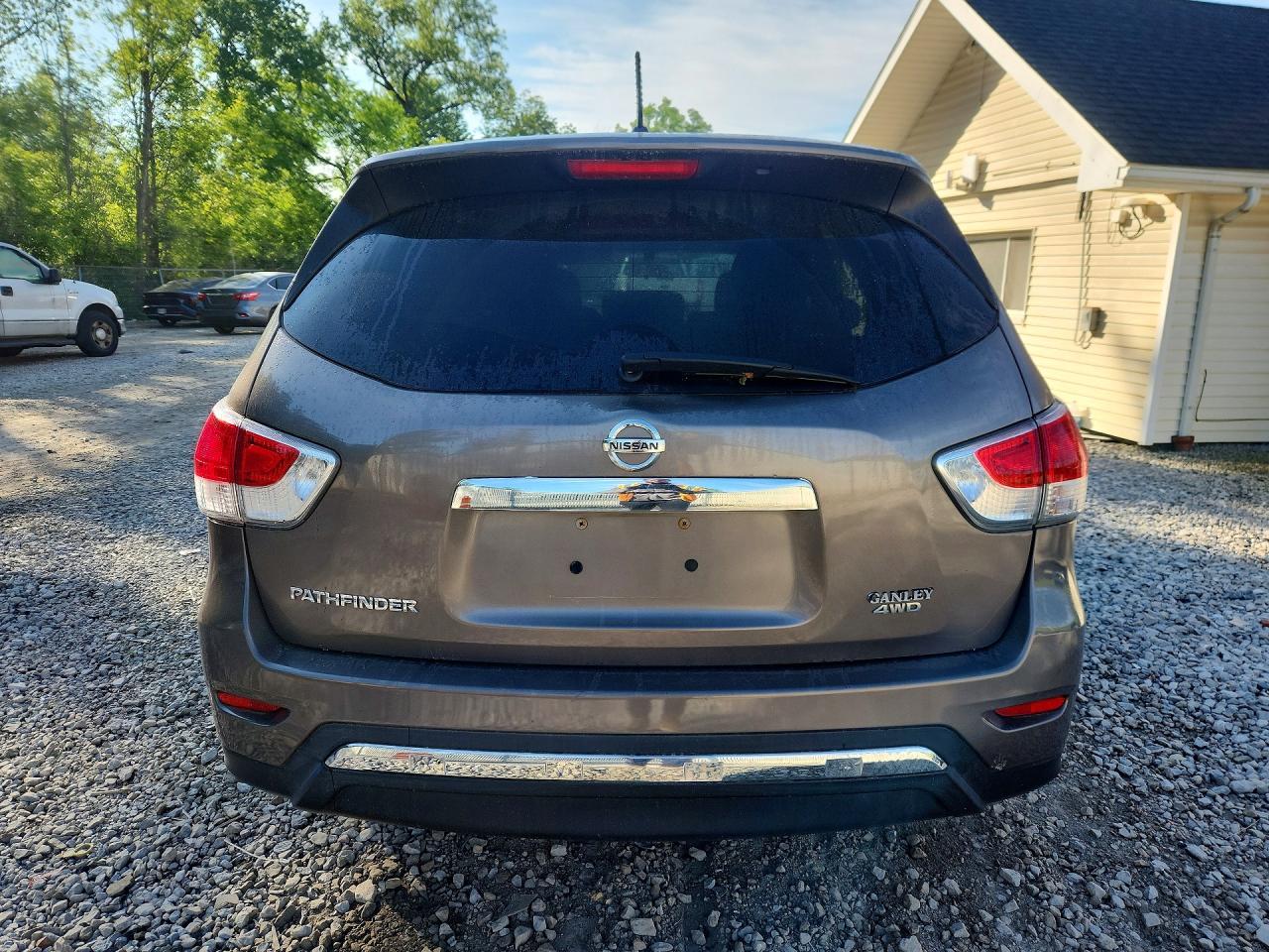 Nissan Pathfinder S