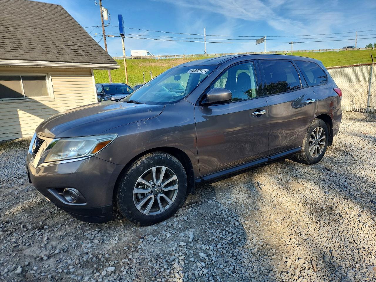 Salvage Nissan Pathfinder Image