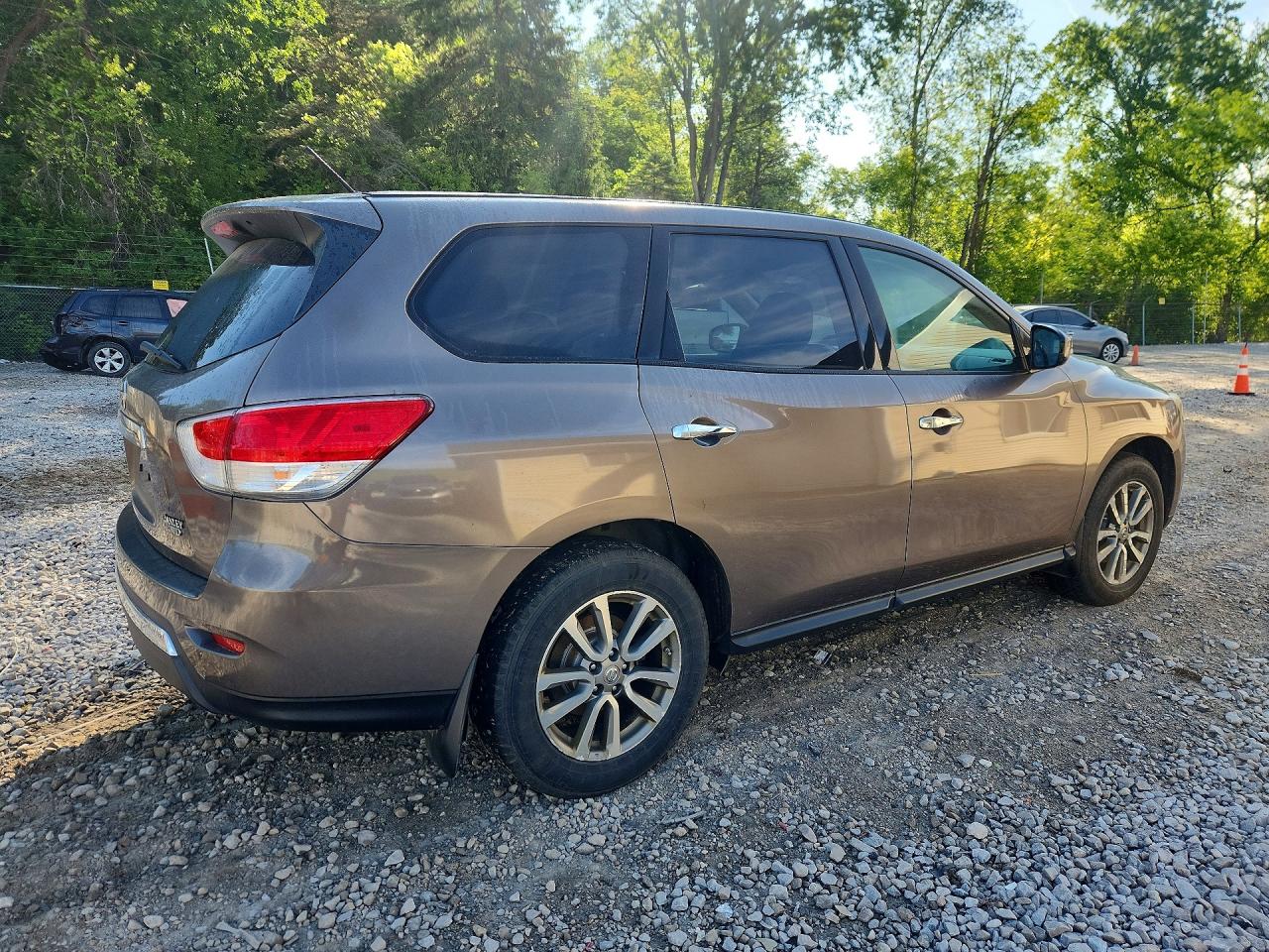 Nissan Pathfinder S