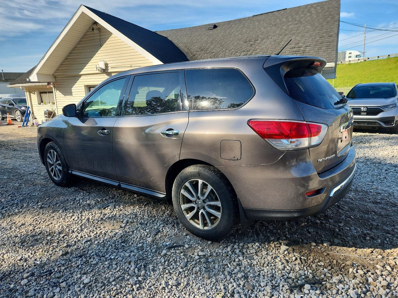 Nissan Pathfinder S
