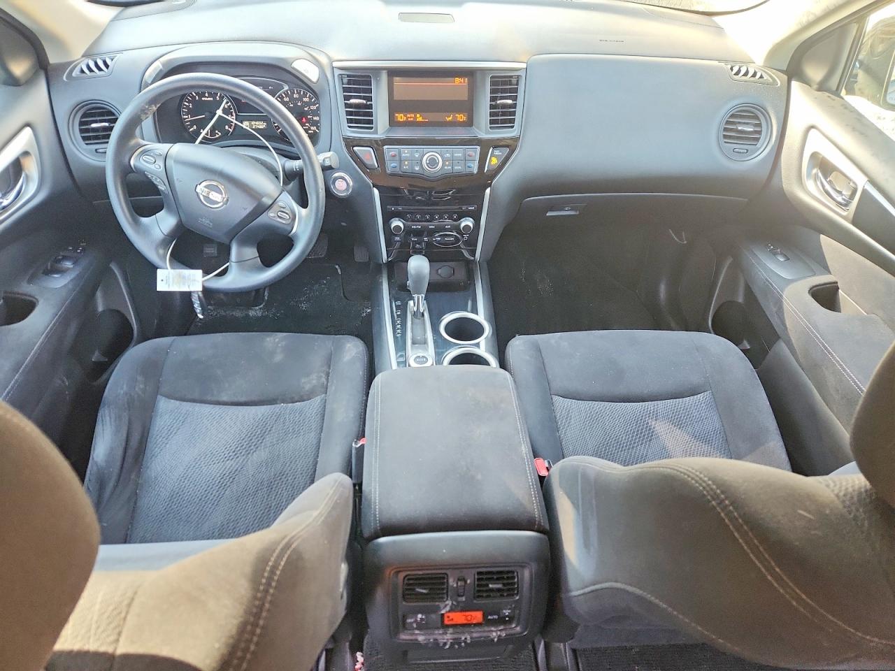 Nissan Pathfinder S