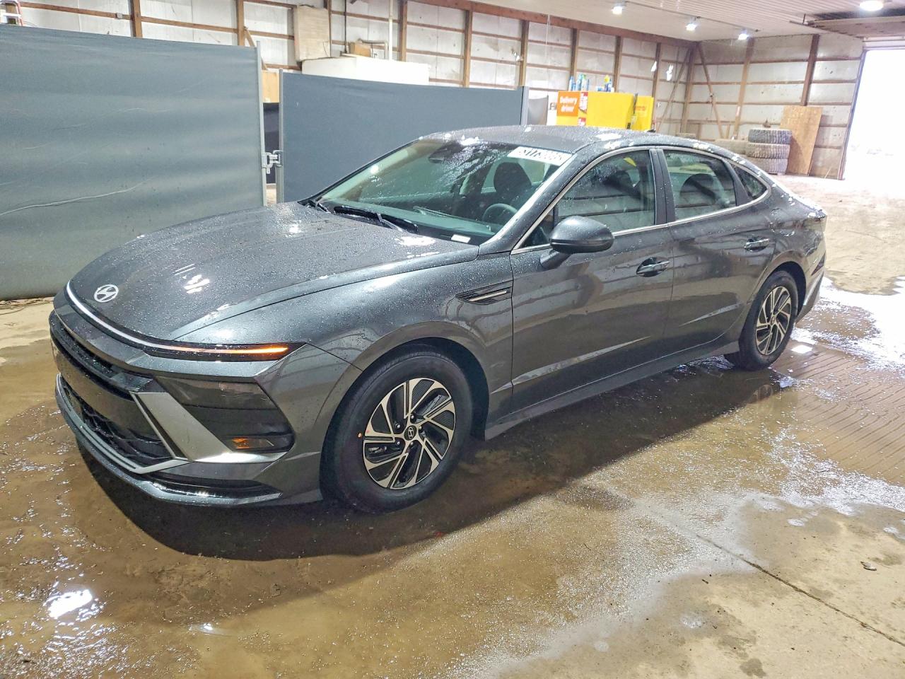 Salvage Hyundai SONATA Image