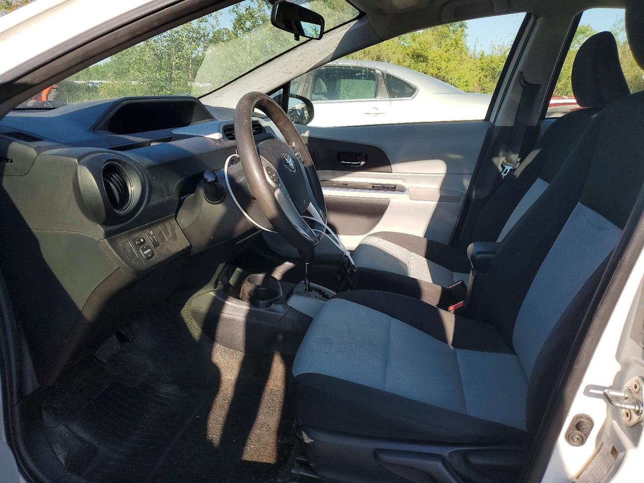 Toyota Prius c Three