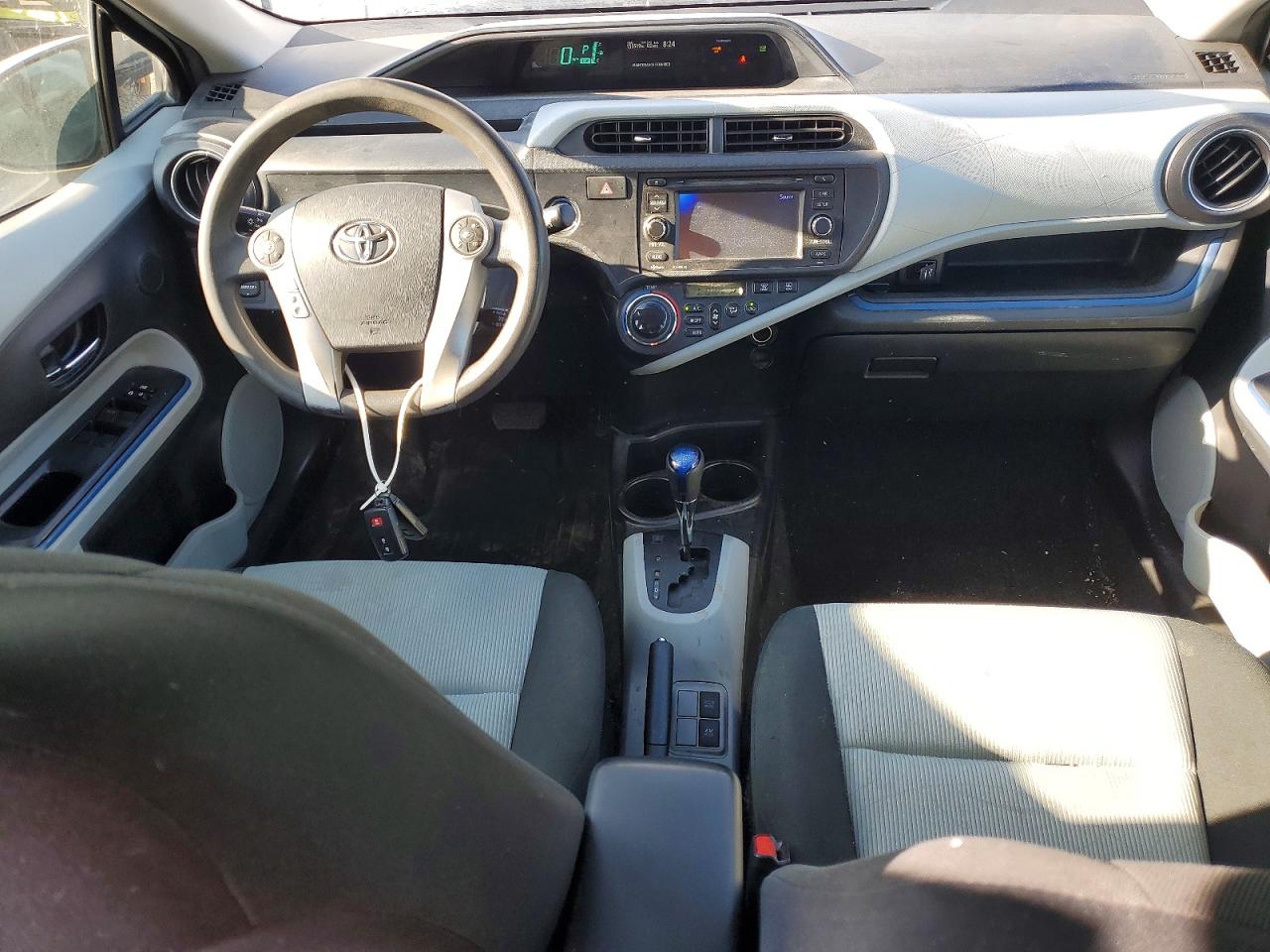Toyota Prius c Three