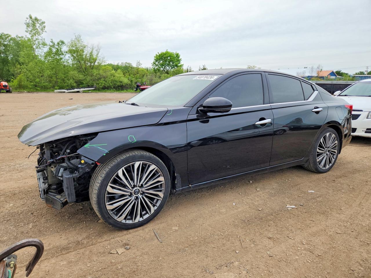 Salvage Nissan Altima Image