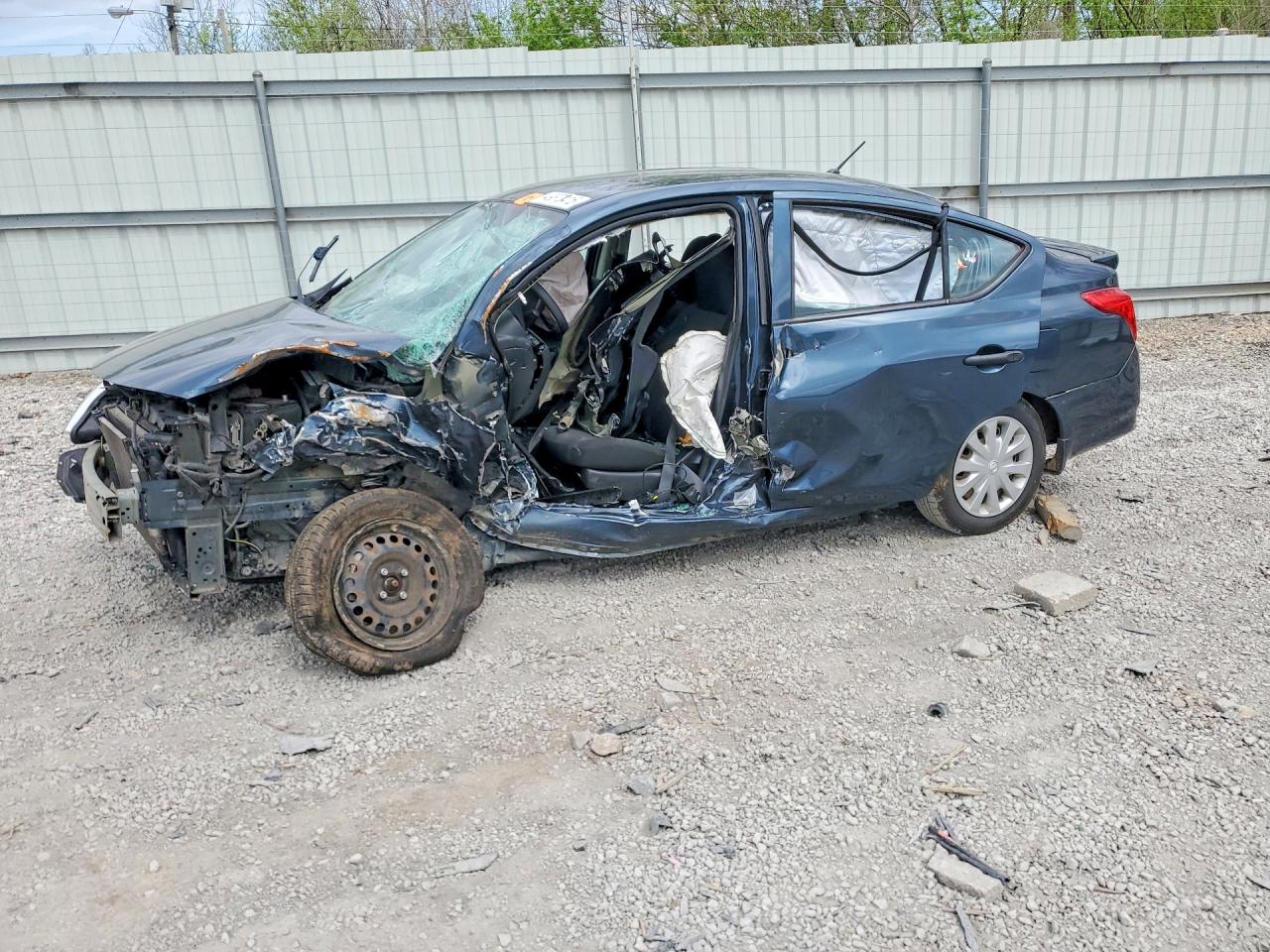 Salvage Nissan Versa Image