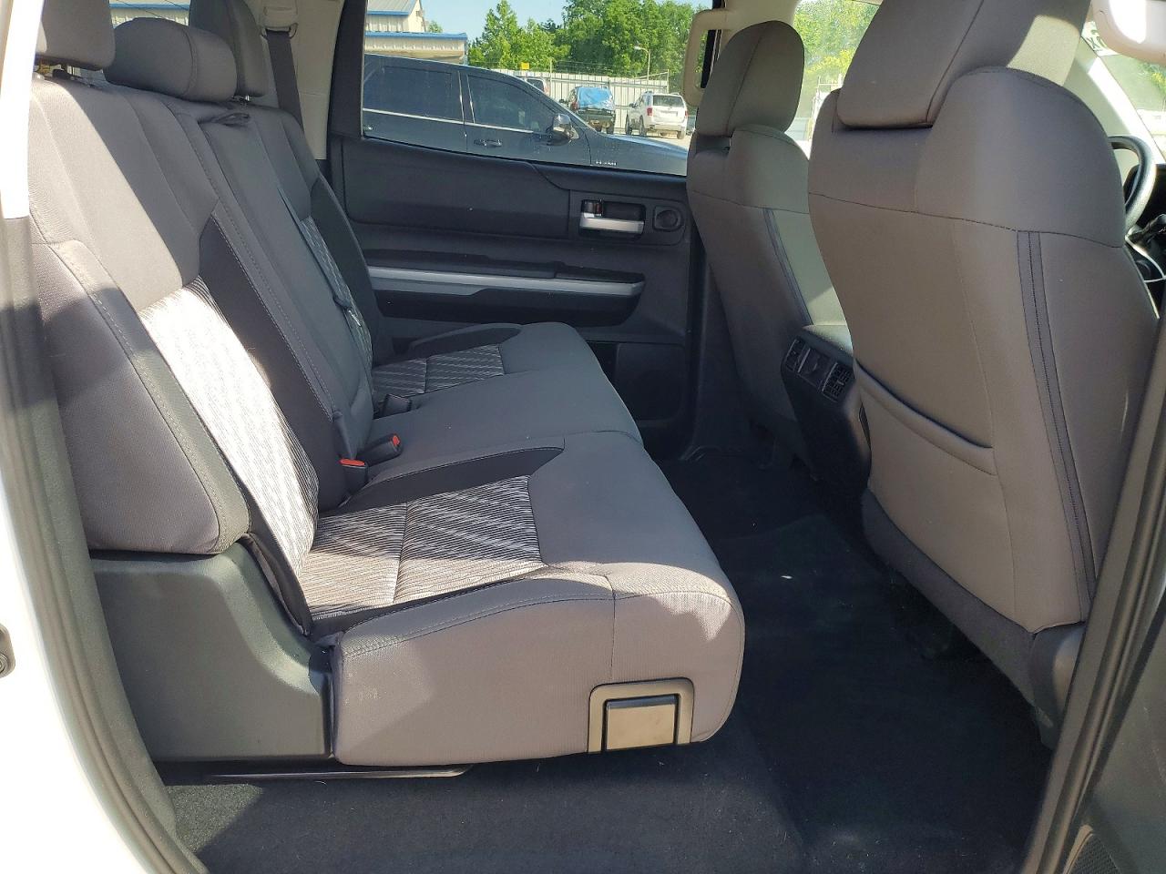 Toyota Tundra Crewmax Sr5