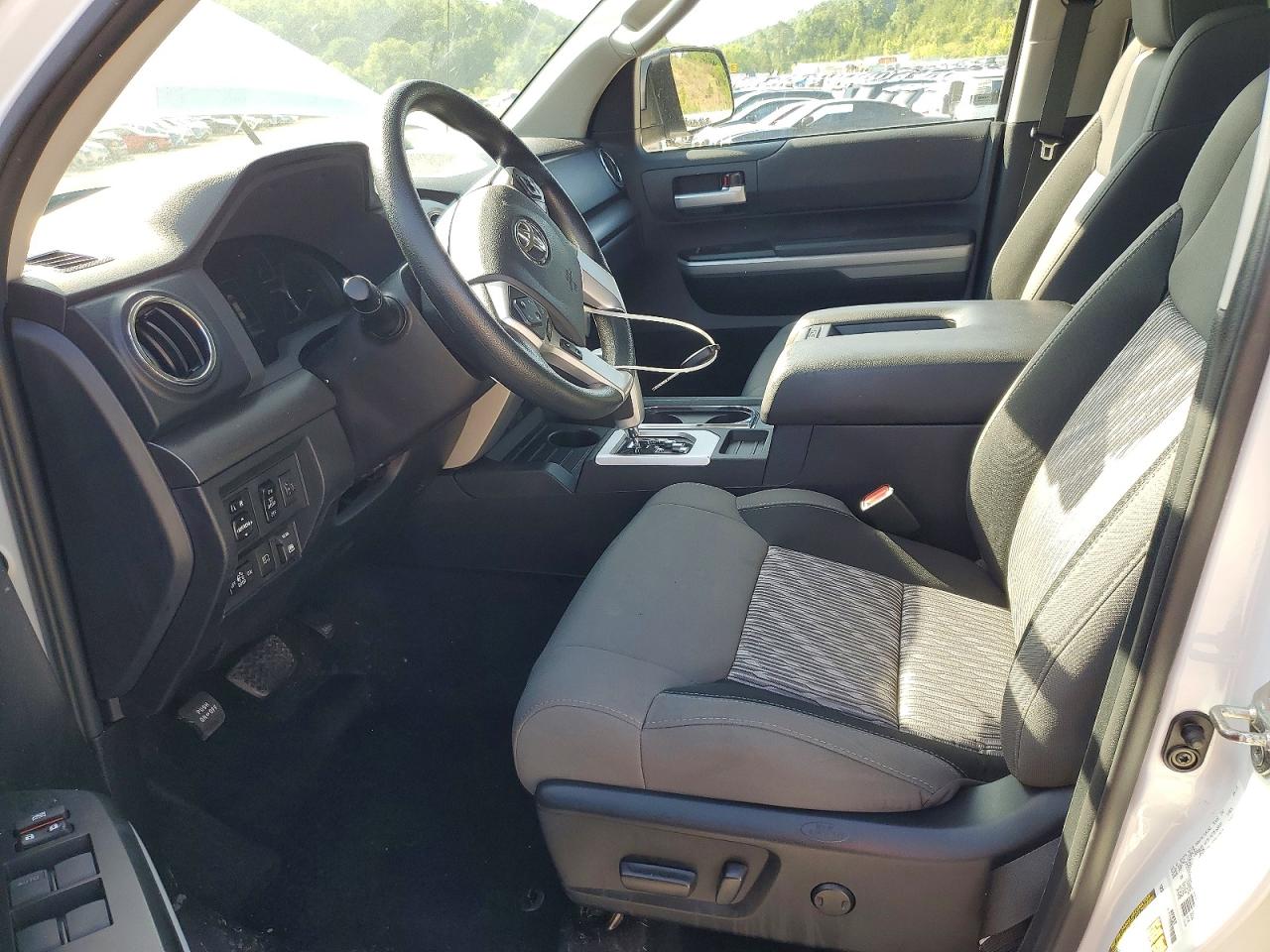 Toyota Tundra Crewmax Sr5