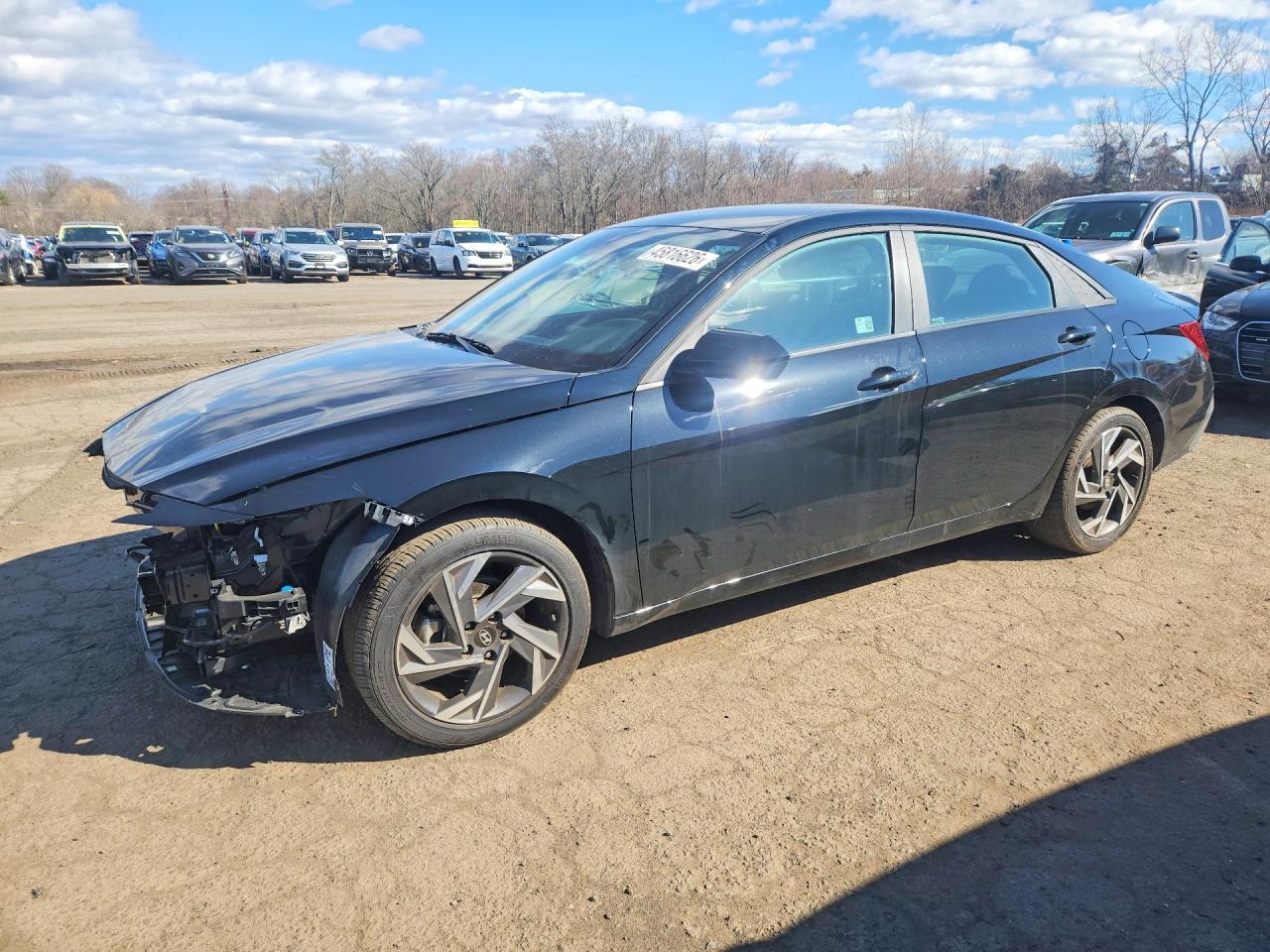 Salvage Hyundai ELANTRA Image