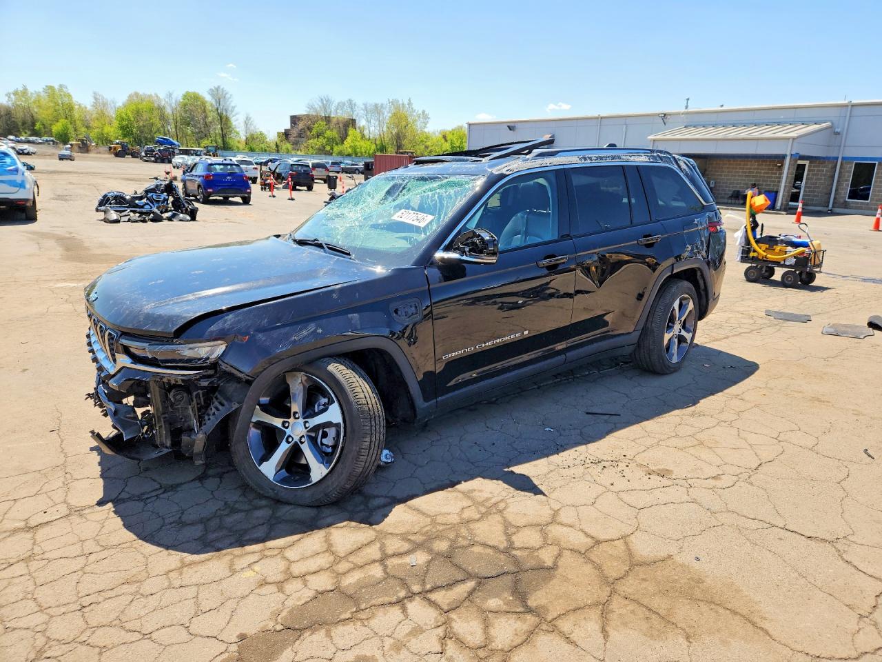 Salvage Jeep Cherokee Image
