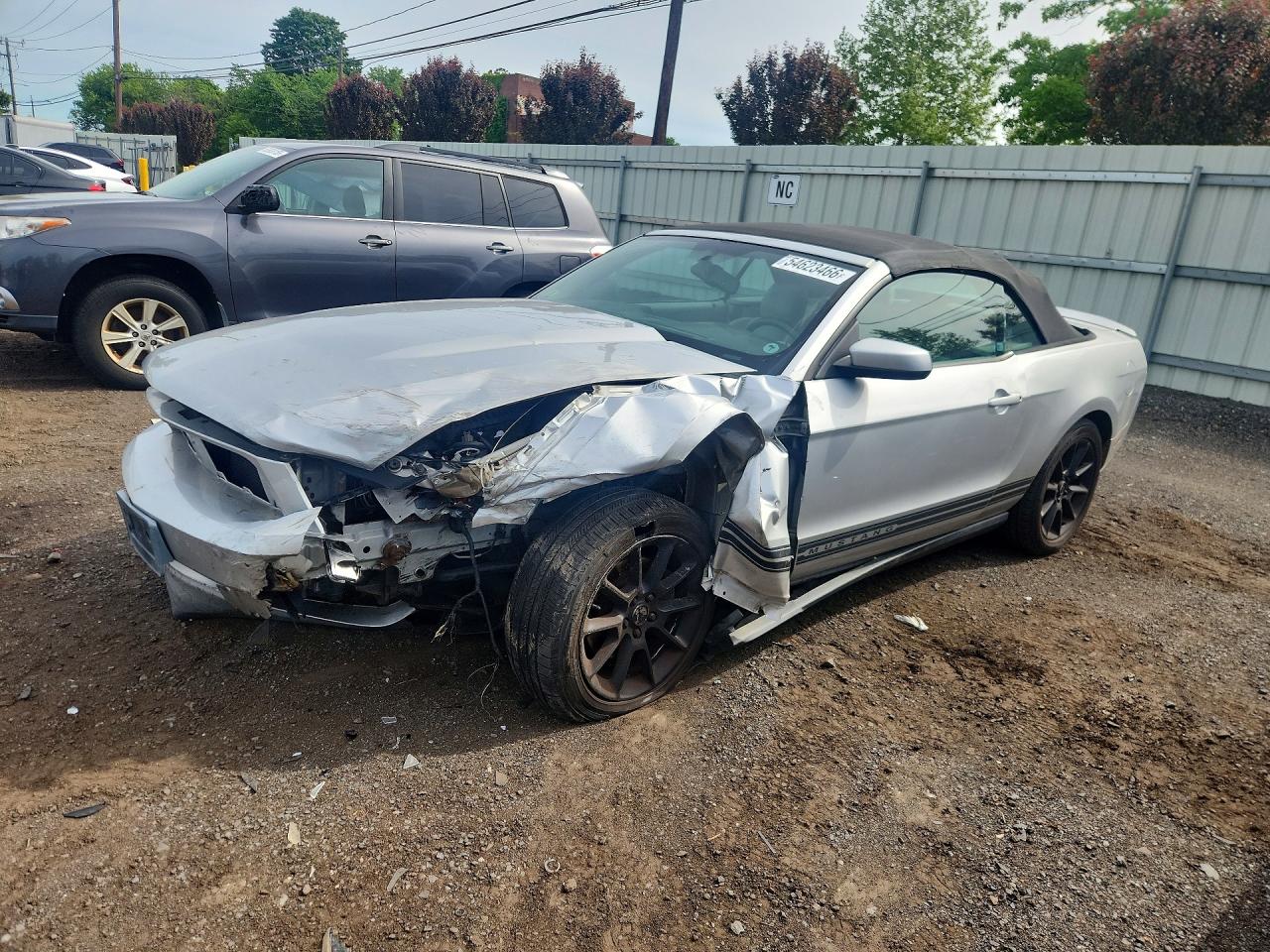 Salvage Ford Mustang Image