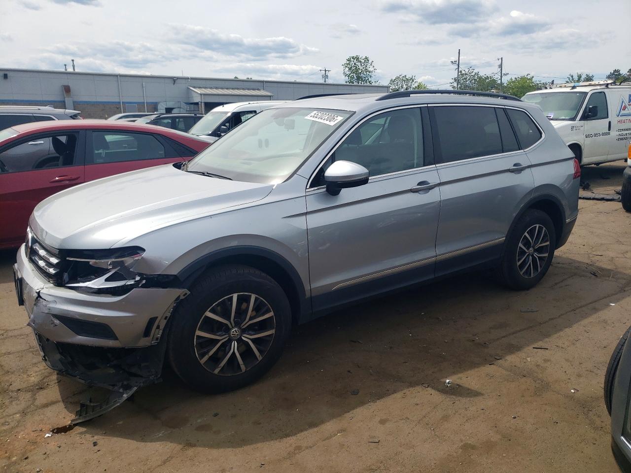 Salvage Volkswagen Tiguan Image