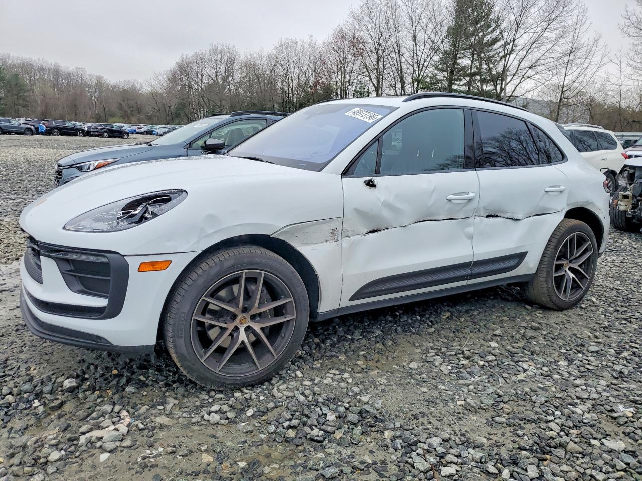 Salvage Porsche Macan Image