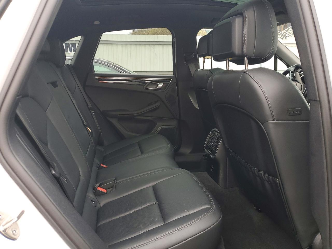 Porsche Macan Base