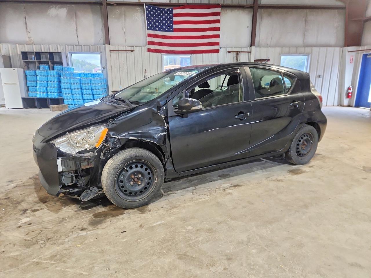 Salvage Toyota Prius Image