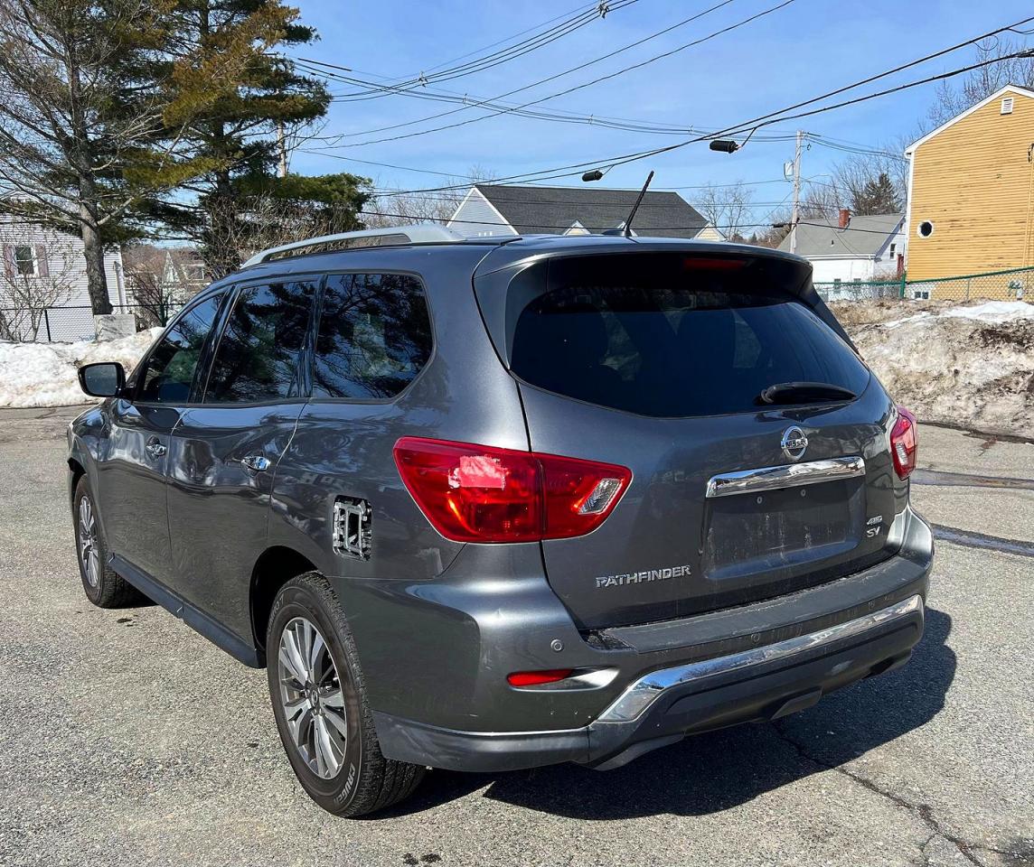 Nissan Pathfinder Sv