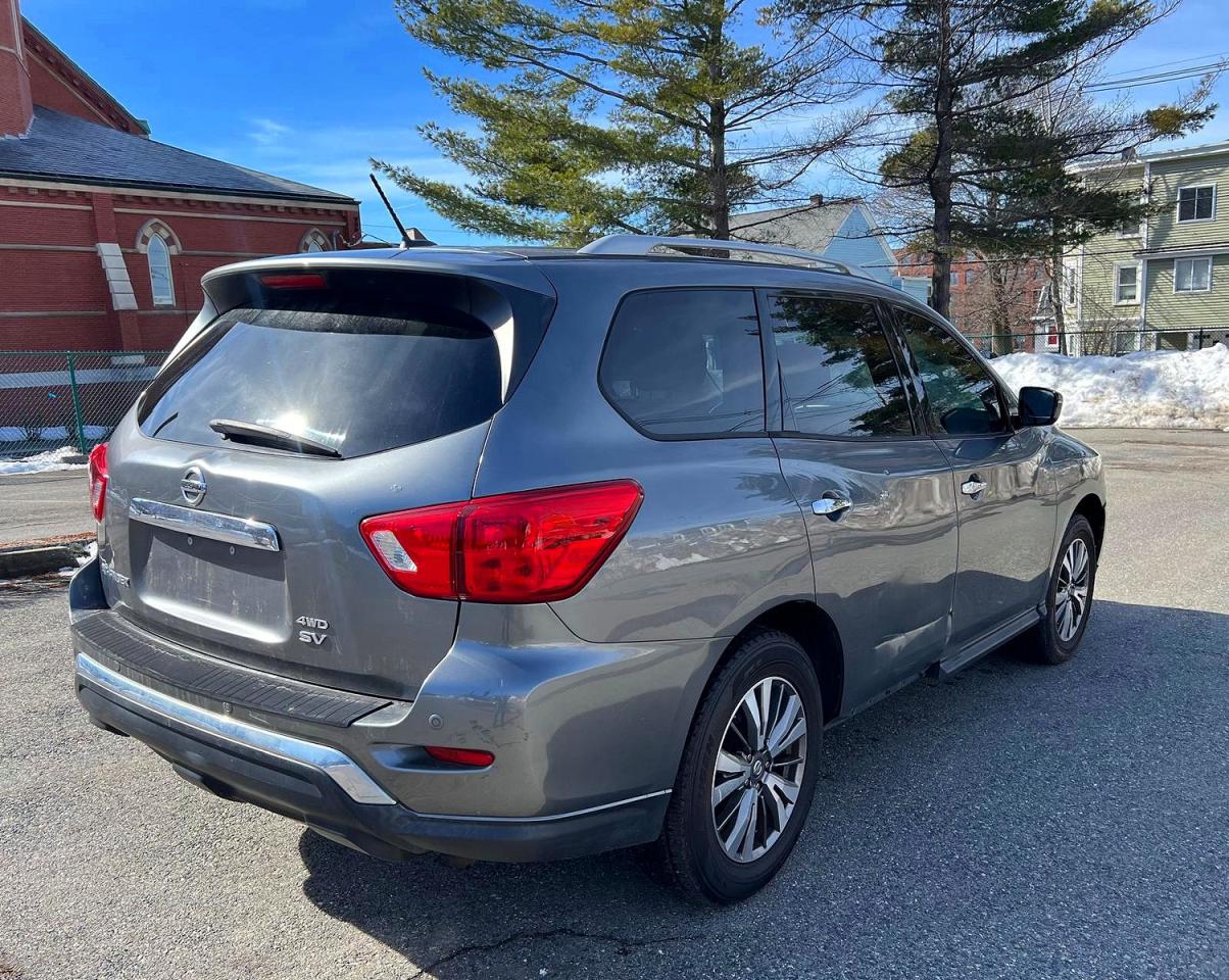 Nissan Pathfinder Sv