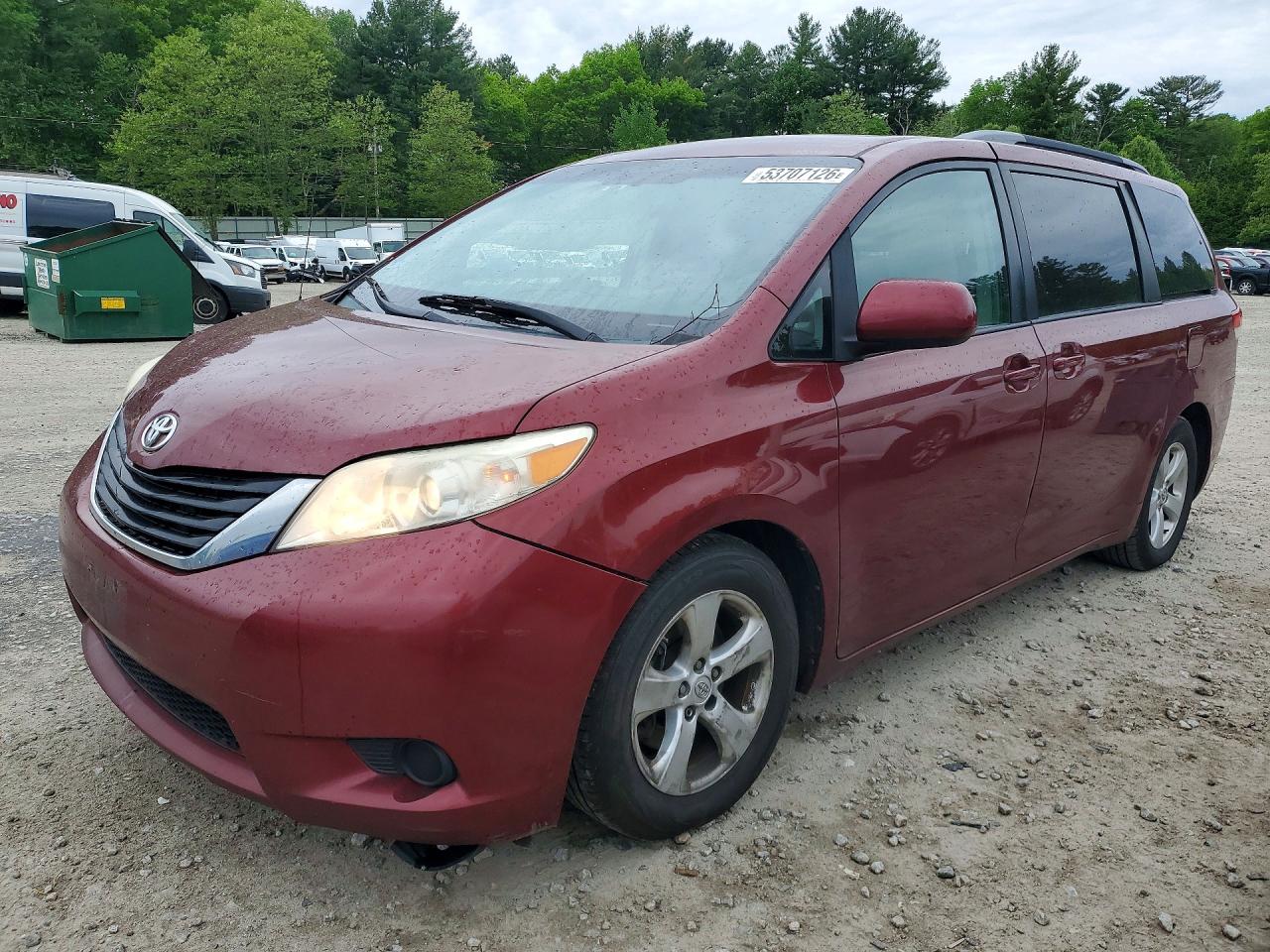 Salvage Toyota Sienna Image